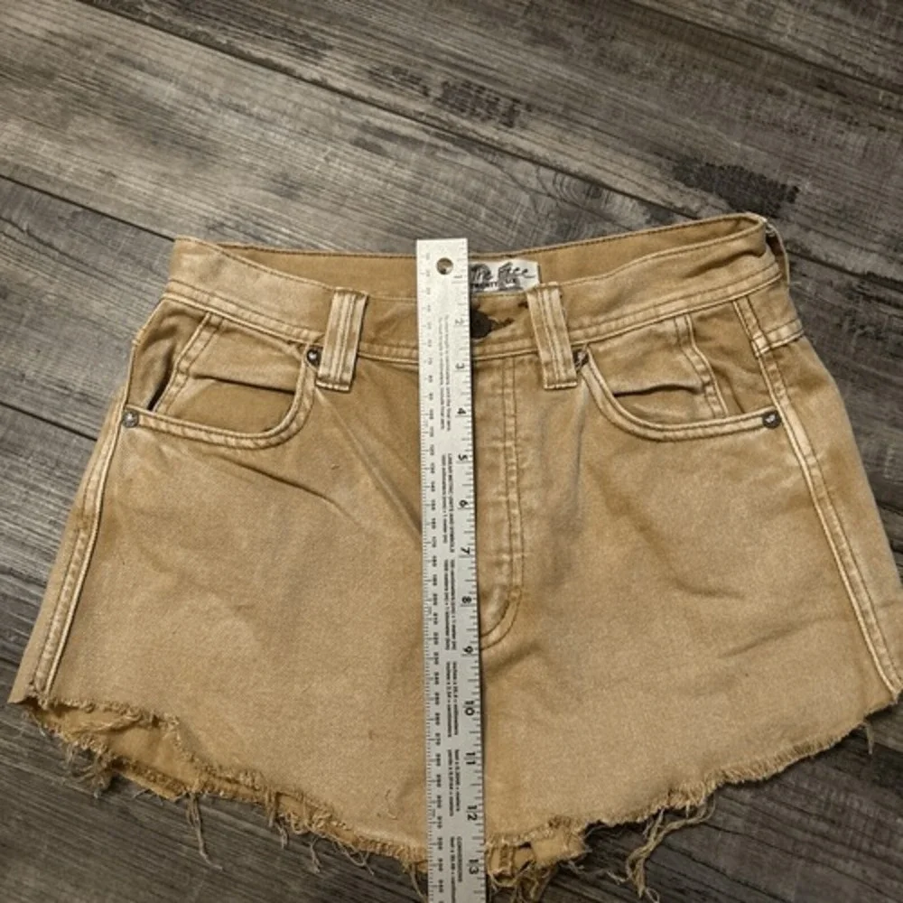 We the Free Womens Brown Booty Shorts Size 26 Raw Hem Cotton 1